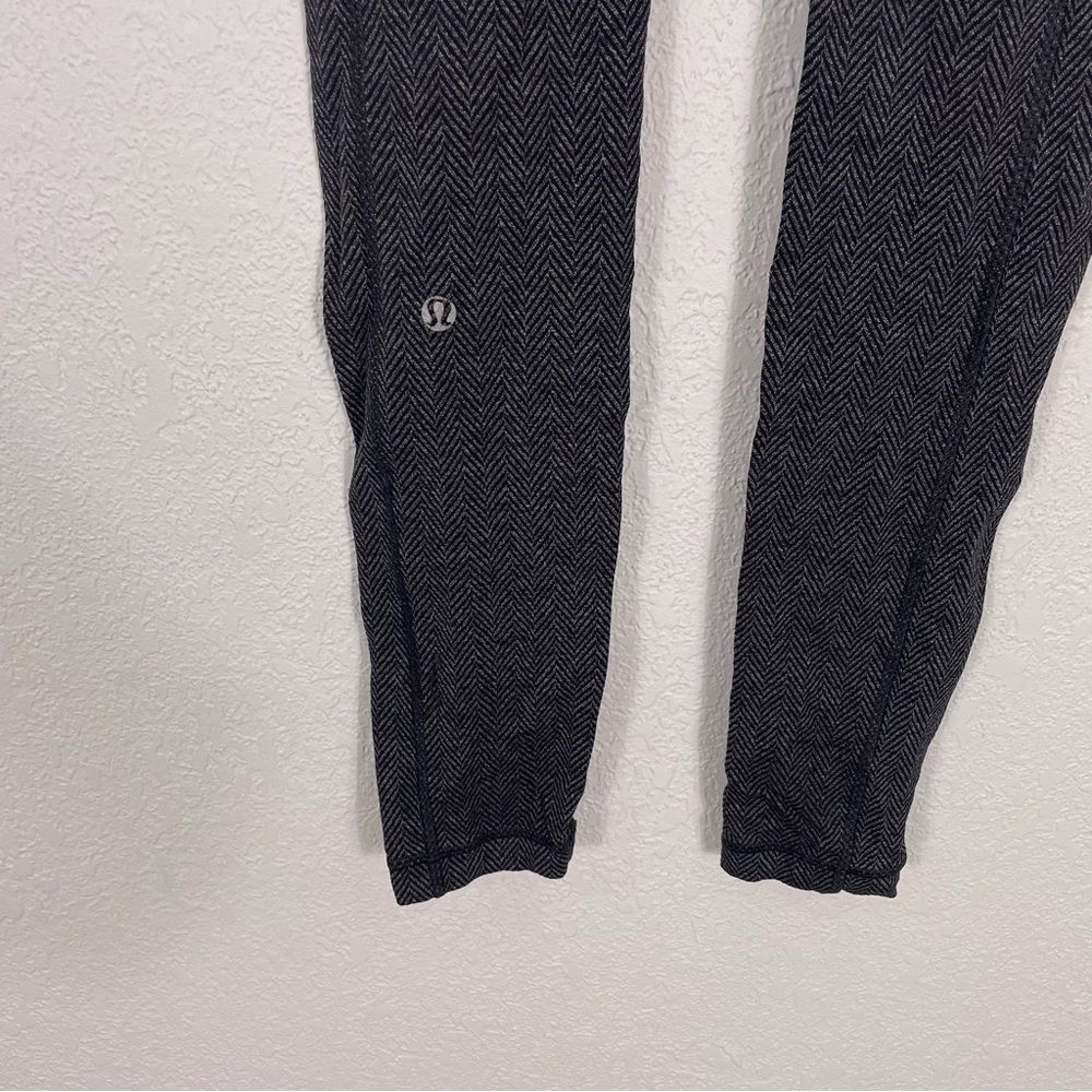 Lululemon Grey and Black Herringbone Leggings with Pockets - Picture 8 of 9
